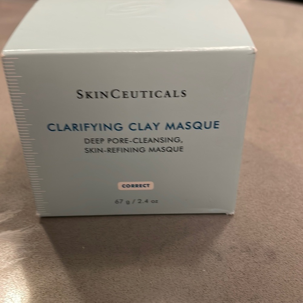 Clarifying clay mask